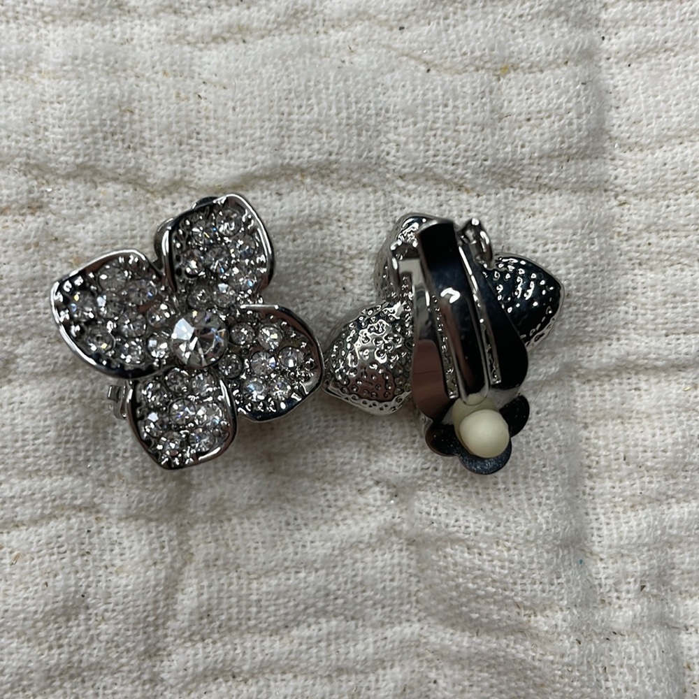Tropical flower White sparkly earrings